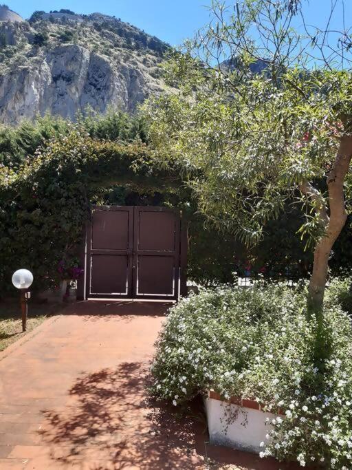 Da Nonna Cettina Appartamento In Villa Con Piscina Палермо Экстерьер фото